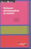 VISITEURS PHOTOGRAPHES AU MUSEE