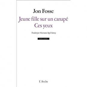 jeune-fille-sur-un-canape-et-ces-yeux