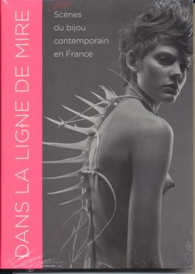 dans-la-ligne-de-mire-scEnes-du-bijou-contemporain-en-france