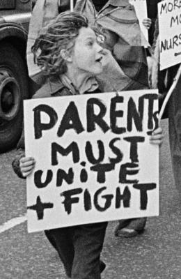 parents-must-unite-fight-hackney-flashers-agitprop-travail-et-feminisme-socialiste-en-angleterre